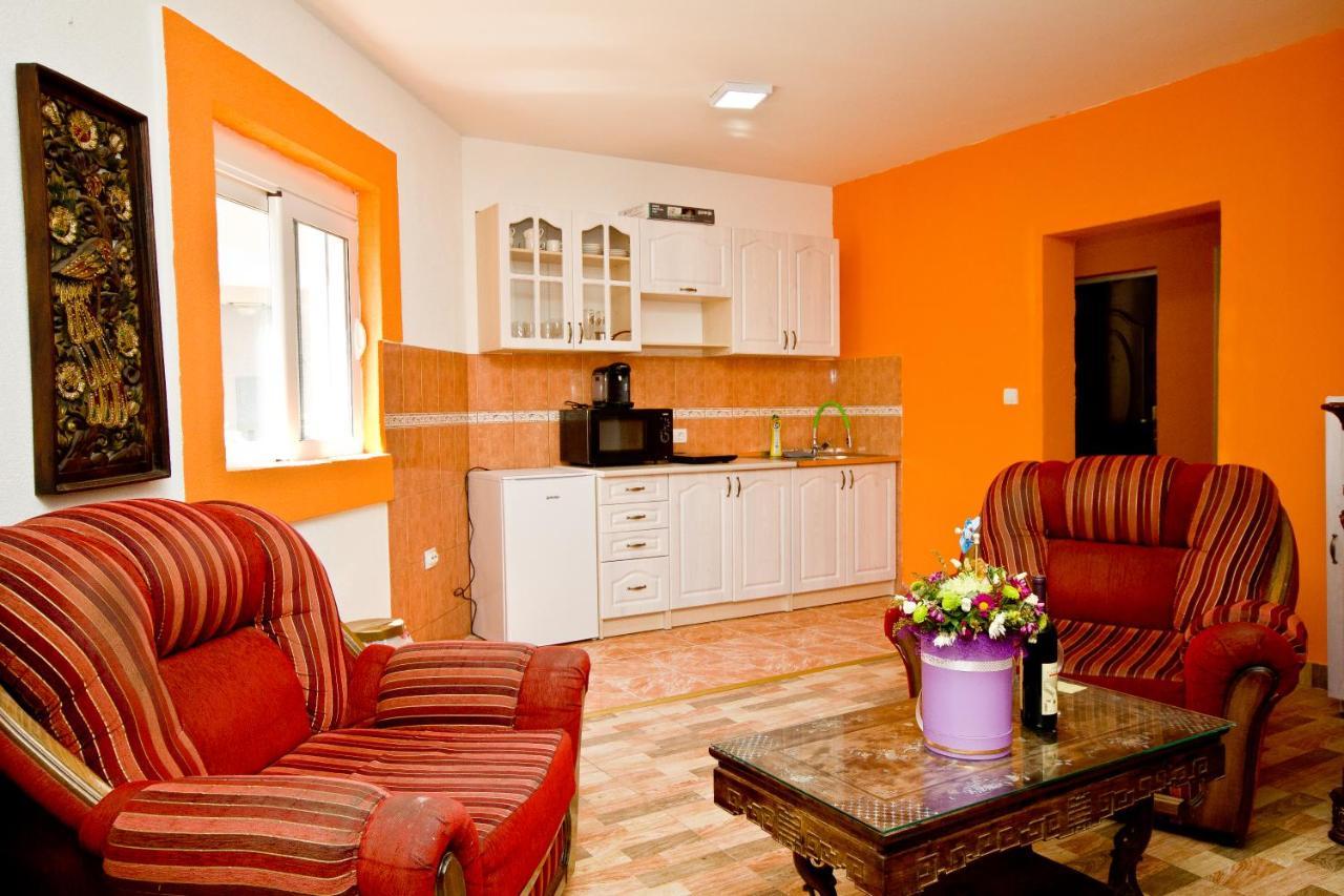 Apartmani Vukcevic บาร์ ภายนอก รูปภาพ