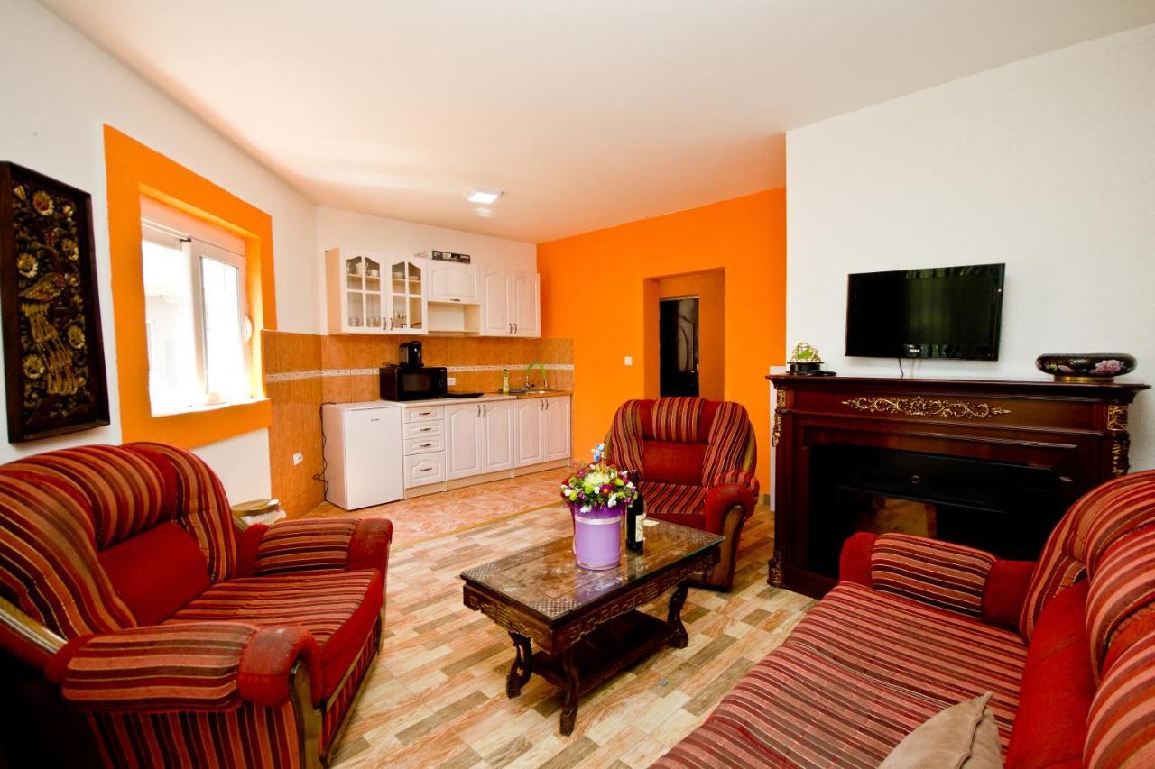 Apartmani Vukcevic บาร์ ภายนอก รูปภาพ